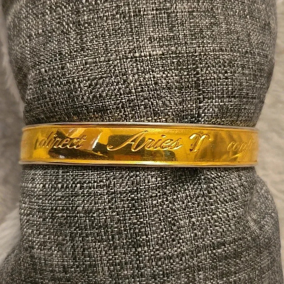 #442 Avon Gold Tone Aries Zodiac - Picture 2 of 4